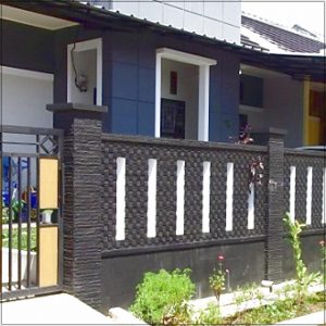 Model desain pagar batu alam rumah minimalis type 36 kombinasi kayu dan besi